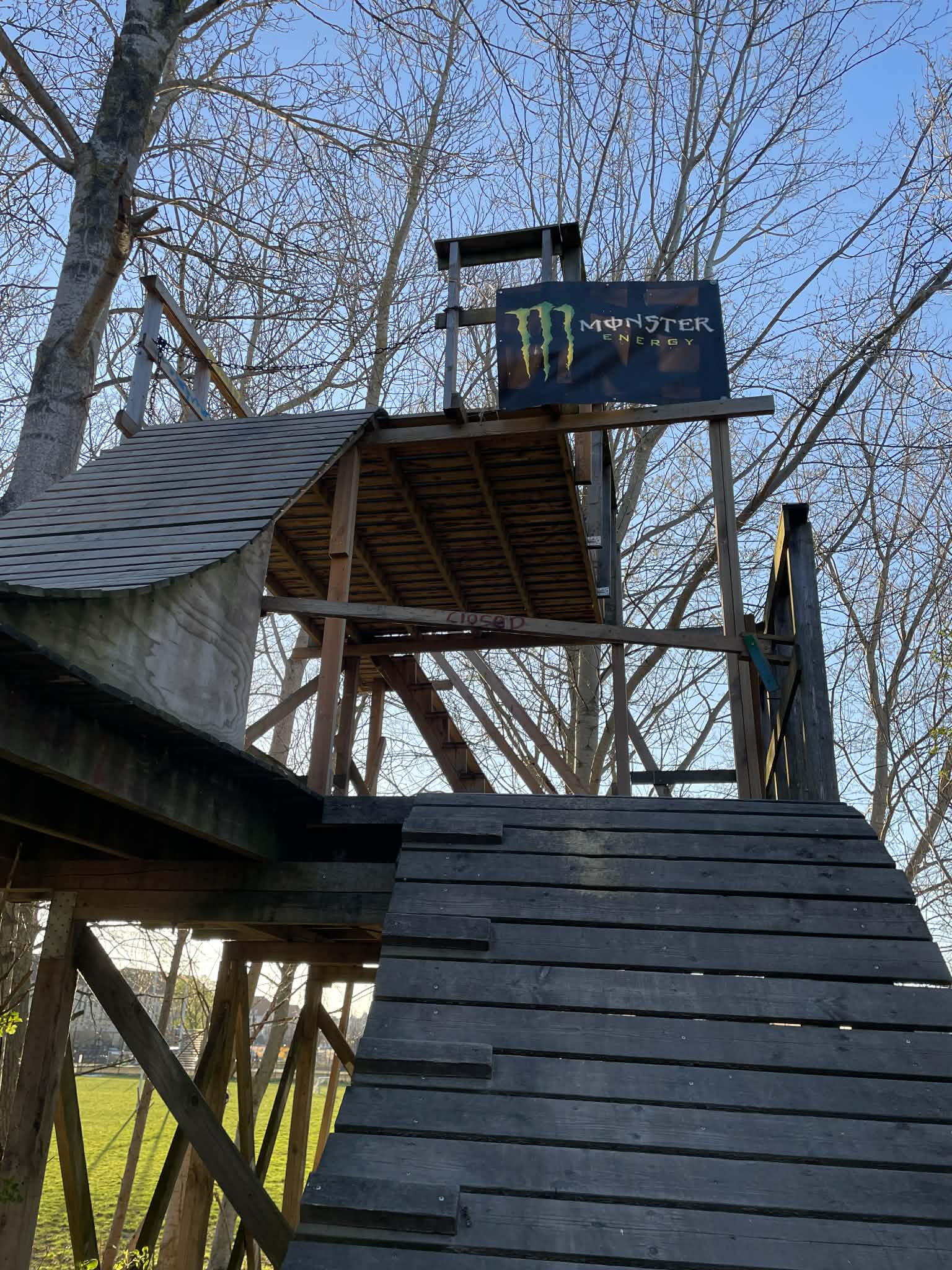 Oversigt over starttårn med afspærring