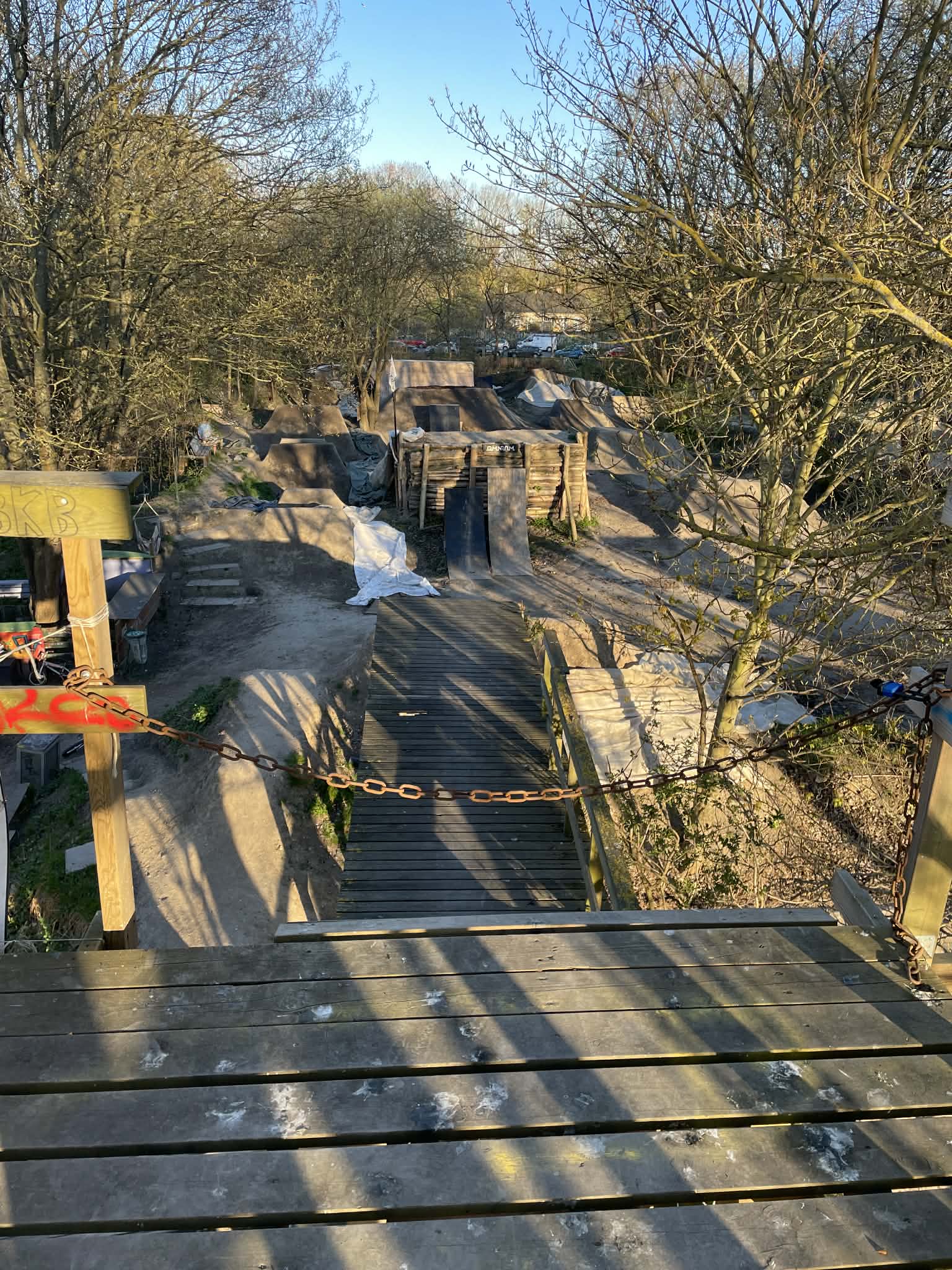 Kæde over rampe ved top